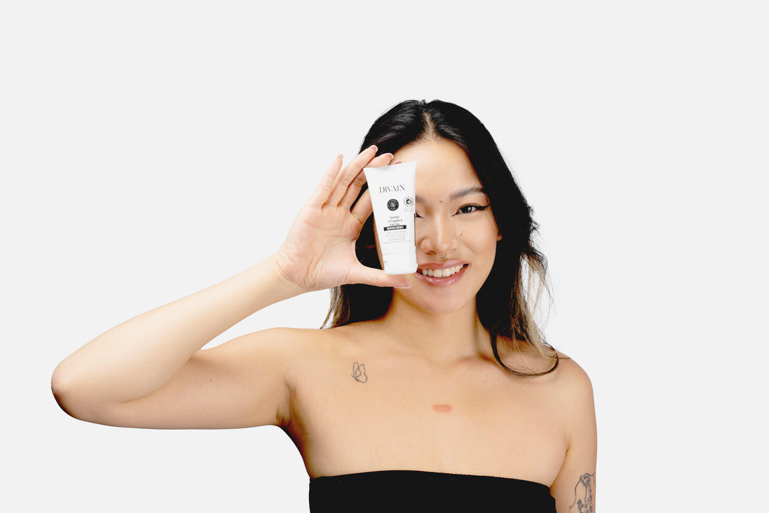 Protector solar facial con color de divain Care