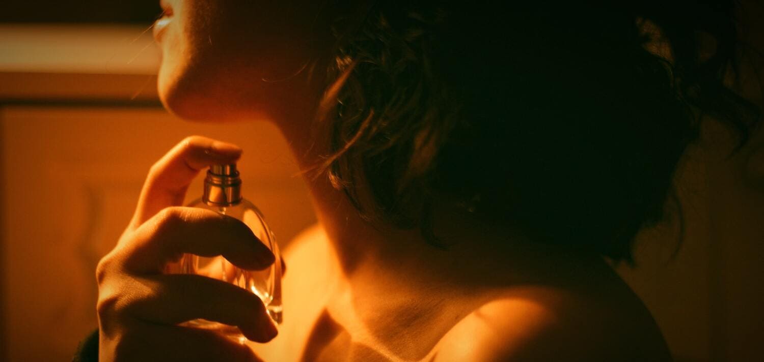 Descubre cuál es el perfume de mujer más vendido en España