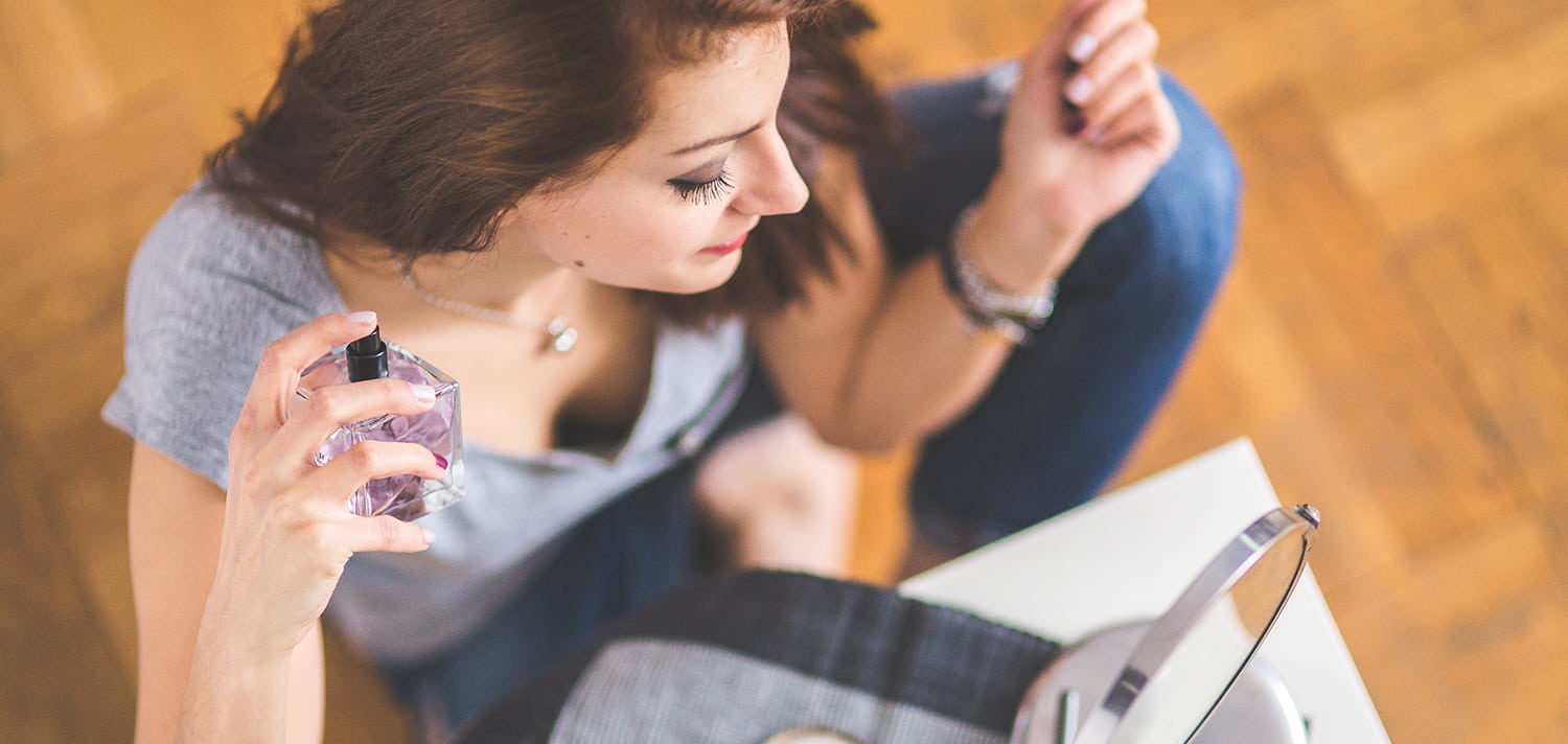 Los 10 Mejores Perfumes para una Mujer Joven y Llena de Vida