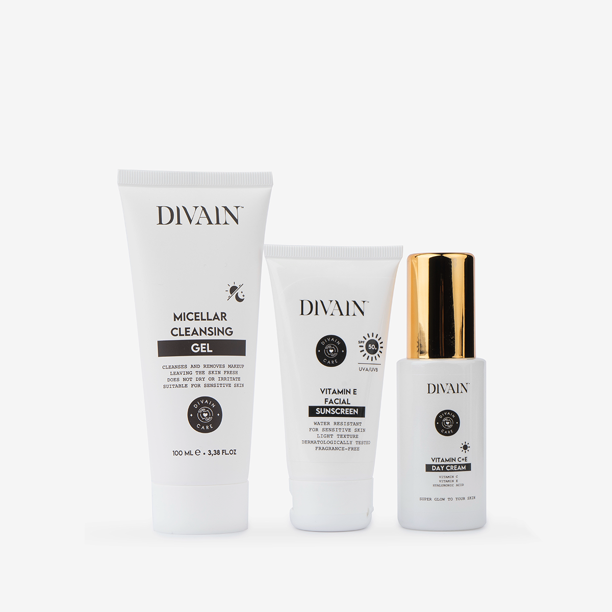 Pack rutina facial día que contiene un gel limpiador micelar, una crema hidratante y un protector solar facial.